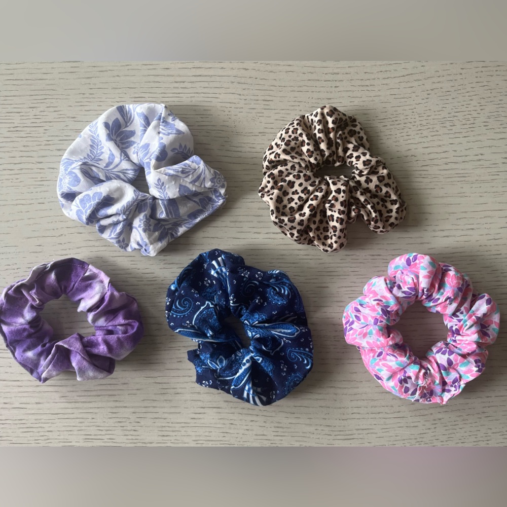 5 scrunchies
